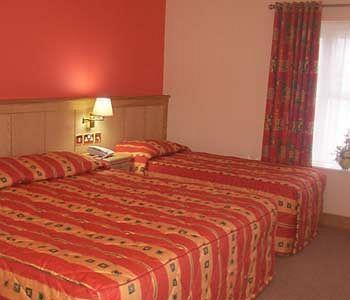 Mahon'S Hotel Irvinestown Esterno foto