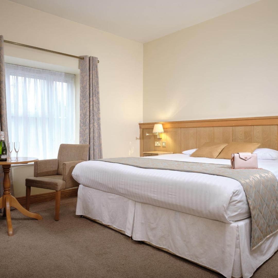 Mahon'S Hotel Irvinestown Esterno foto